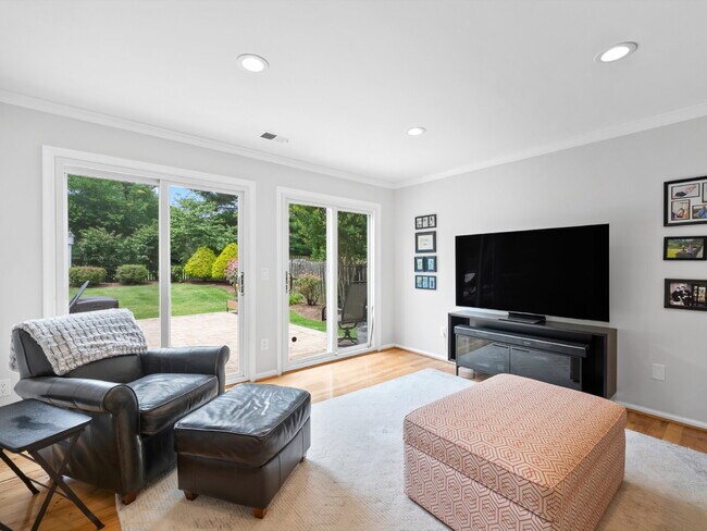 Building Photo - Your Dream Home Awaits!