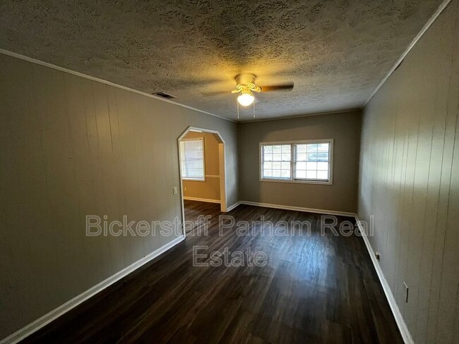 Building Photo - 5615 Buxton Dr
