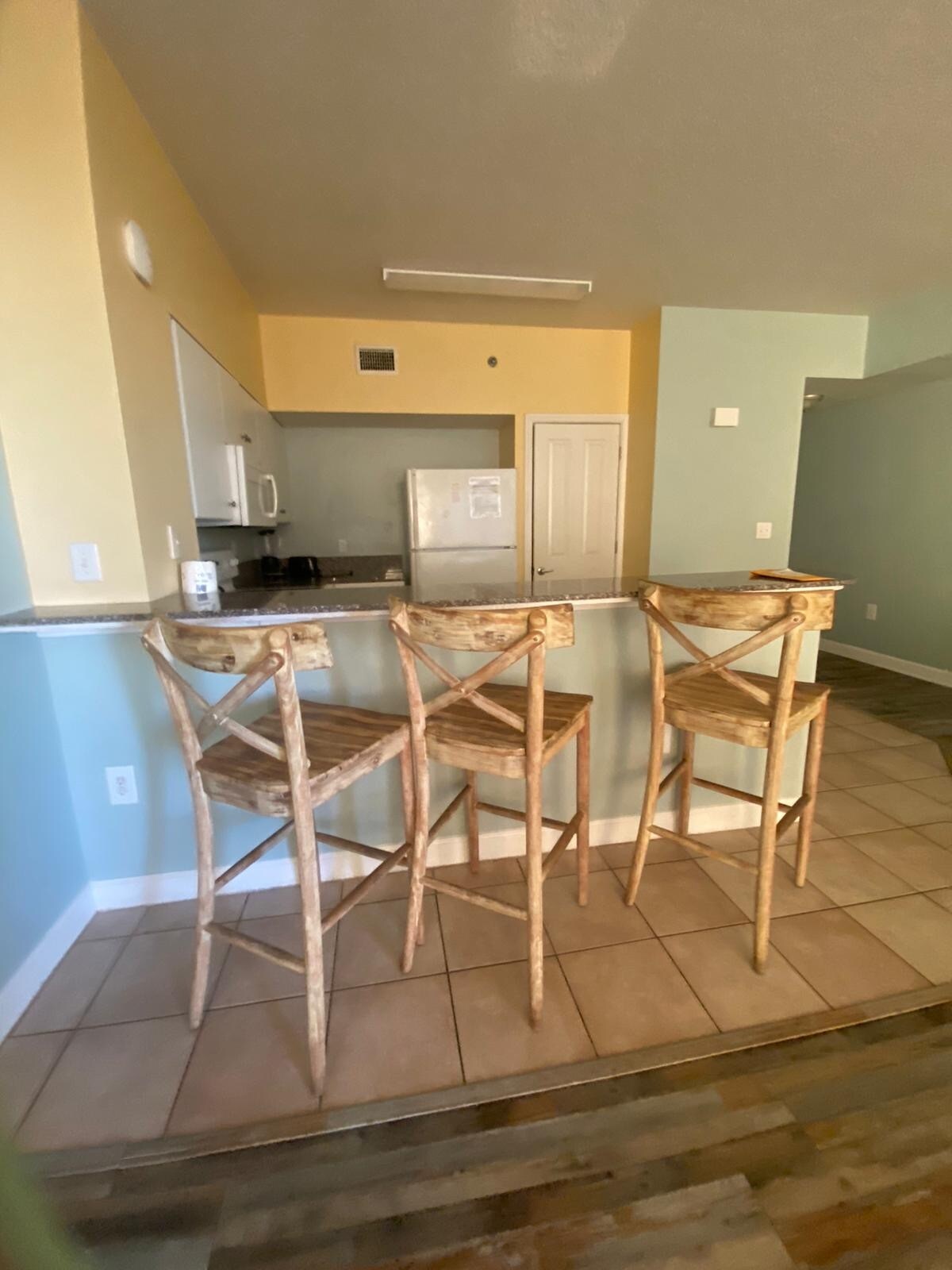 Building Photo - 9900 S Thomas Dr