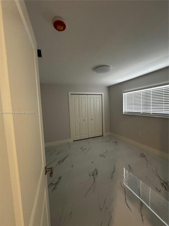 Building Photo - 828 NW 23rd Ct