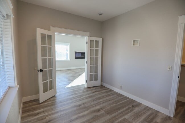Building Photo - Newly renovated 2 bed 1 bath