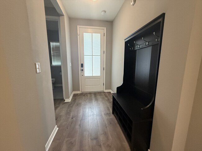 Building Photo - 105 Creve Core Dr