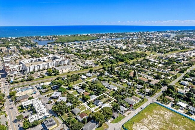 Building Photo - 212 SE 1st Ave