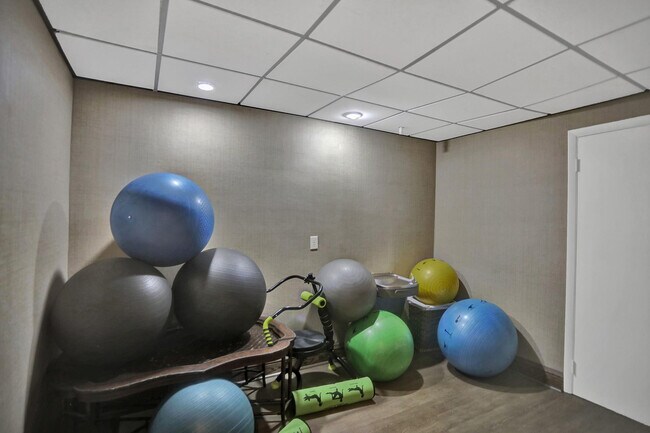 Building Photo - 1900 S Ocean Blvd