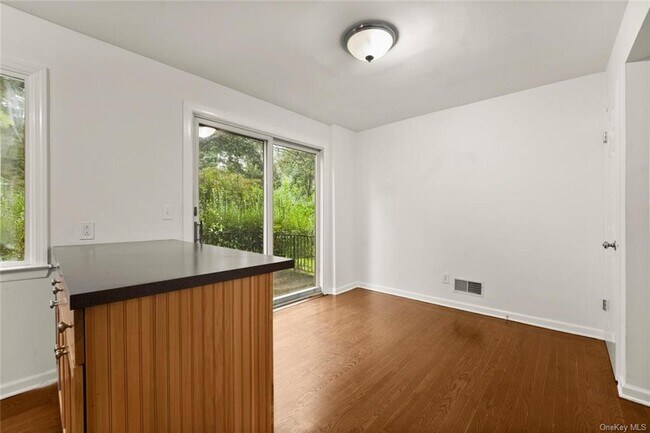 Building Photo - 47 Hommocks Rd