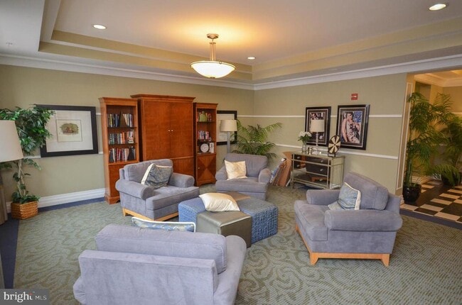 Building Photo - 4950 Brenman Park Dr