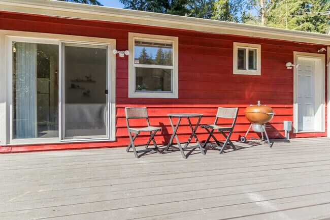 Building Photo - 226 Paradise Dr