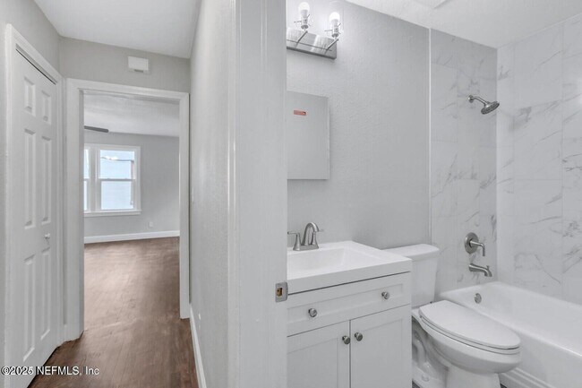 Building Photo - 3032 Plum St