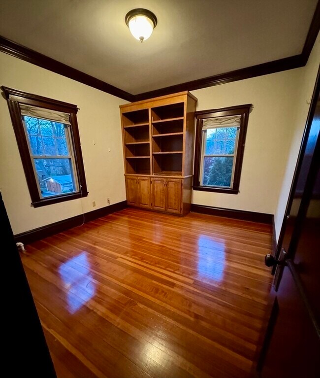 Building Photo - 9-11 Lincoln St