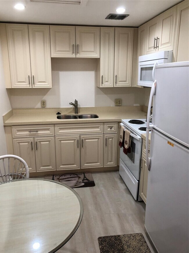 Building Photo - 850 SW 133rd Terrace