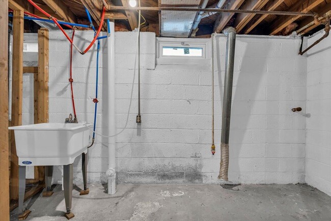 Building Photo - 14909 Griggs St