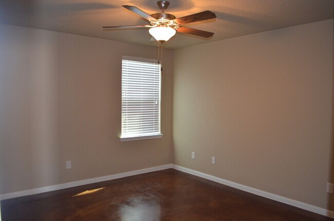 Building Photo - 1800Tru