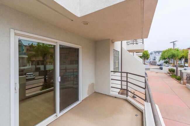 Building Photo - Beautiful Hermosa Beach Townhome Rental!