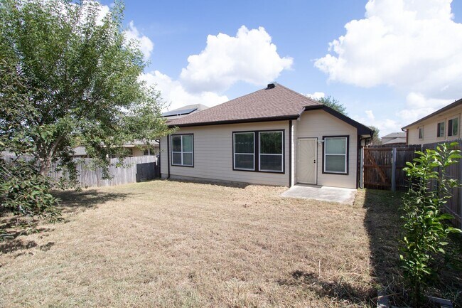 Building Photo - TWO WEEKS FREE RENT!!!  Welcome to this charming 3-bedroom, 2-bathroom home located in the vibran...