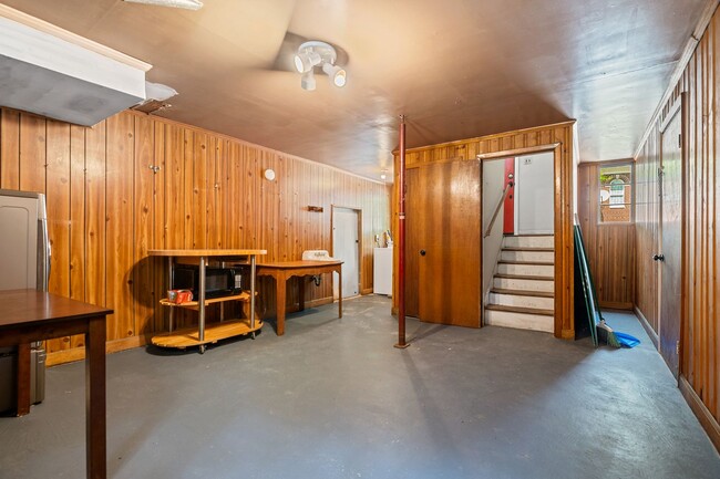 Building Photo - Spacious Home Near Downtown Durham