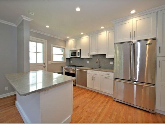 Building Photo - 119 Soundview Ave
