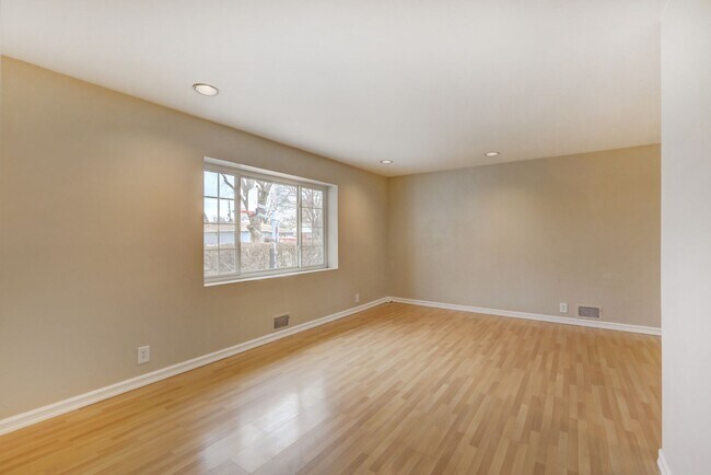 Building Photo - 789 S Hudson St