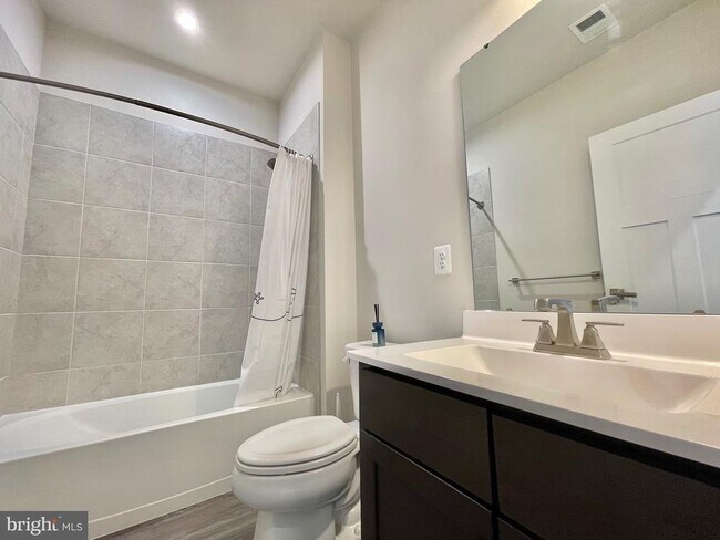 Building Photo - 3464 Sunset Ridge Dr