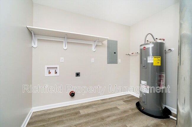 Building Photo - 2757 Columbia Ave