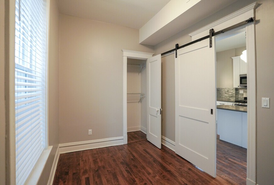 Building Photo - 836 N Maplewood Ave