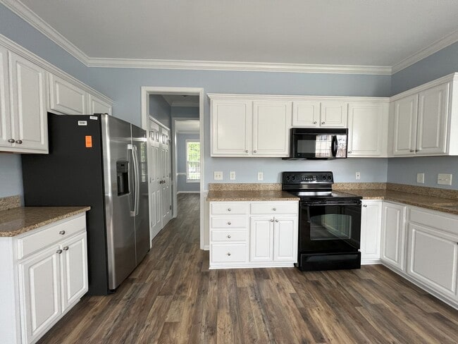 Building Photo - 783 Hay River St