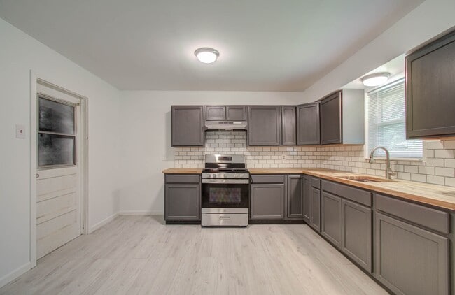 Building Photo - 309 Donatto Dr