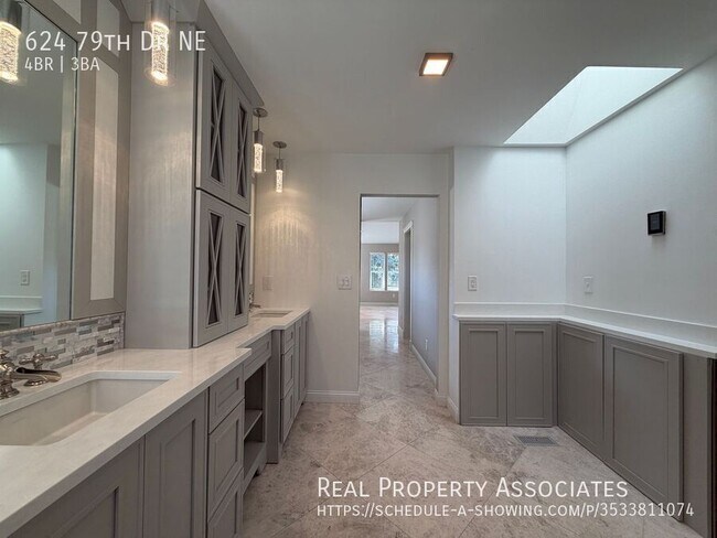 Building Photo - 624 79th Dr NE
