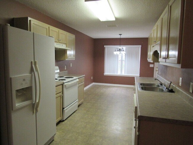 Building Photo - Centrally located with easy access to base...