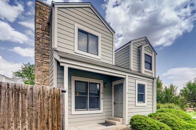 Maintenance free yard - 11610 E Cornell Cir