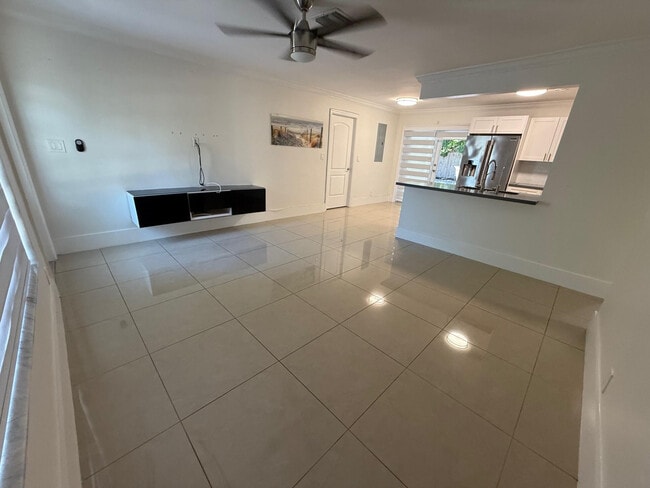 Building Photo - 2300 SW 43rd Terrace