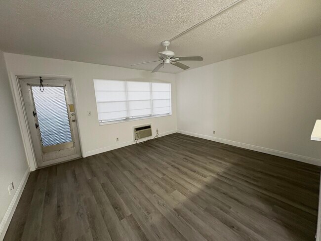 Building Photo - 140 Bedford F