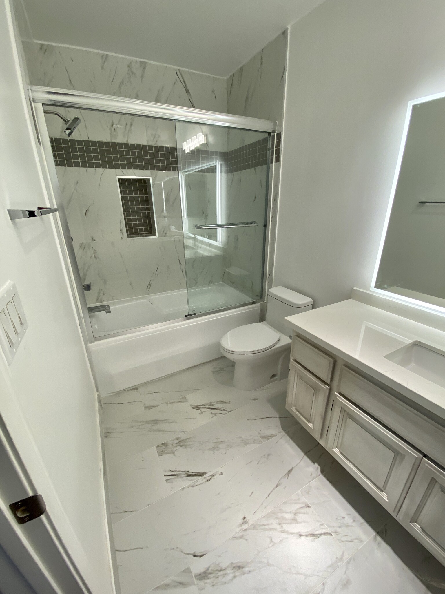 master bathroom - 910 S Bedford St
