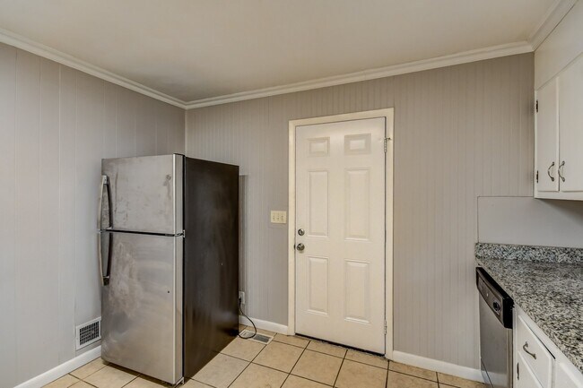 Building Photo - 2515 Ridgewood Rd