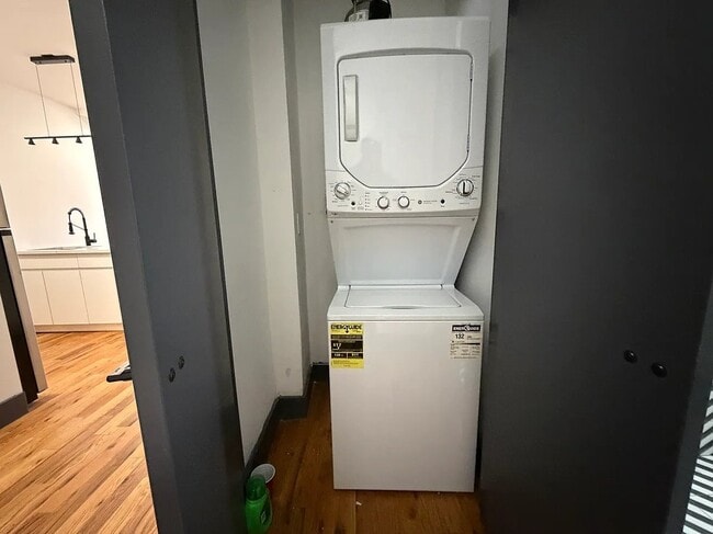 Building Photo - 568 Communipaw Ave