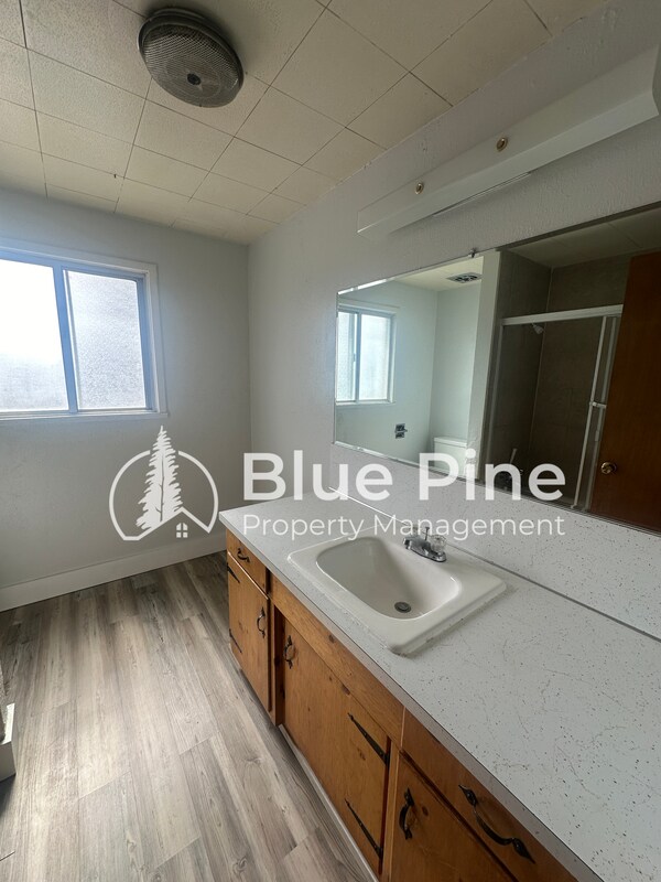 Building Photo - 1440 Alice Ave