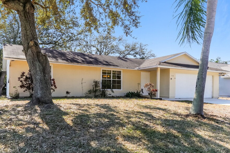 Building Photo - 552 SW Badger Terrace