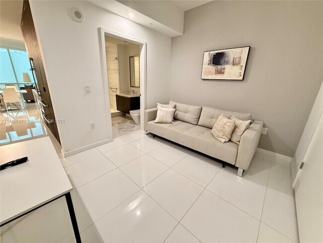 Building Photo - 851 NE 1st Ave