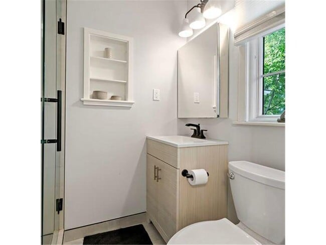 Building Photo - 4520 Vandervork Ave