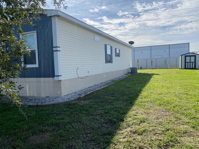 Building Photo - 1138 Gripper Wy