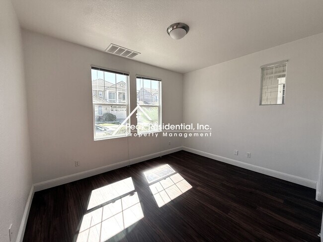 Building Photo - Charming 4 bedroom 2 bathroom home in Elk Grove!