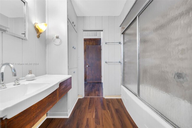 Building Photo - 2321 Tigertail Ct