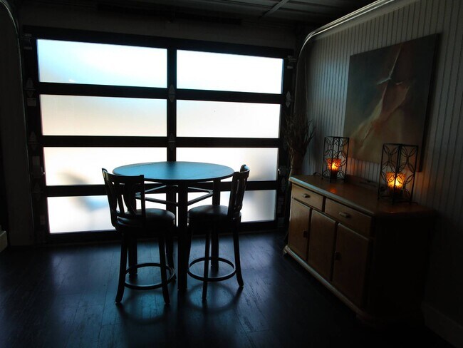 Building Photo - 362 Sunshine Ave