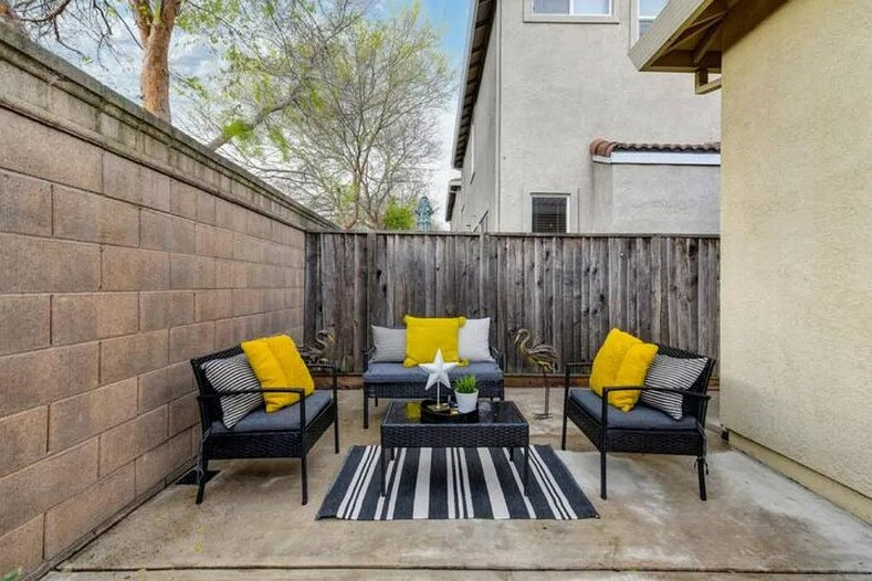 Building Photo - 205 Dragonfly Cir