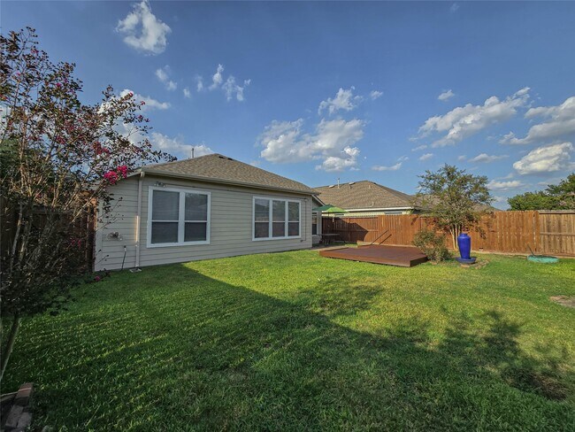 Building Photo - 17915 Landing Pines Trail