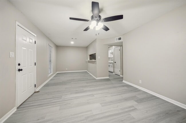 Building Photo - 910 7th Ave N