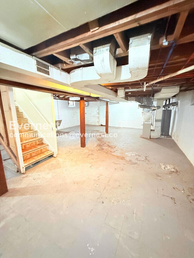 Building Photo - 11009 Roxbury St