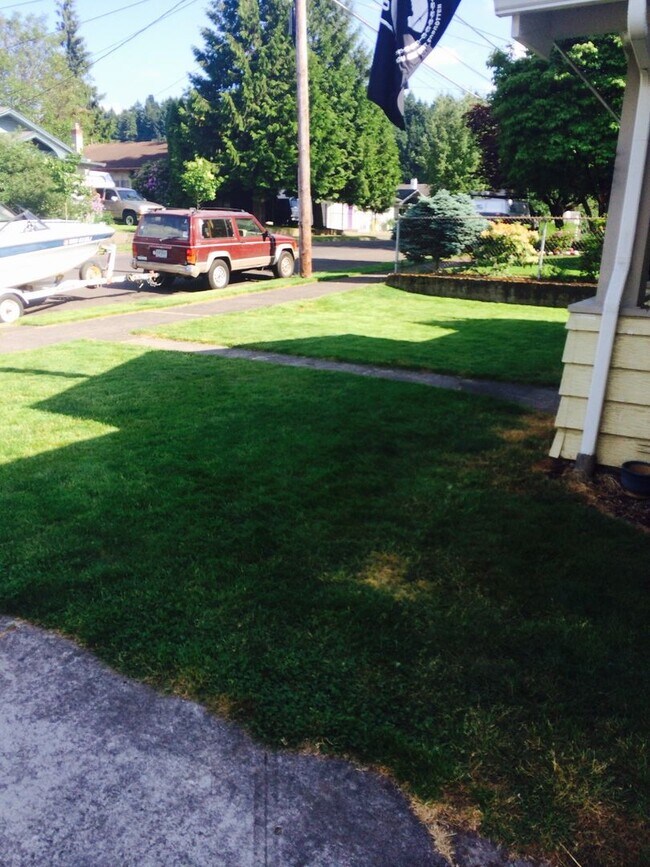 Building Photo - 2 bed, 1 bath Located in Sumner Neighborhood!!!