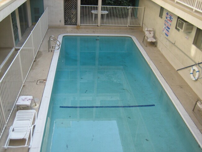 Pool - 5320 Zelzah Ave