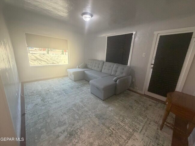 Building Photo - 2618 Idalia Ave