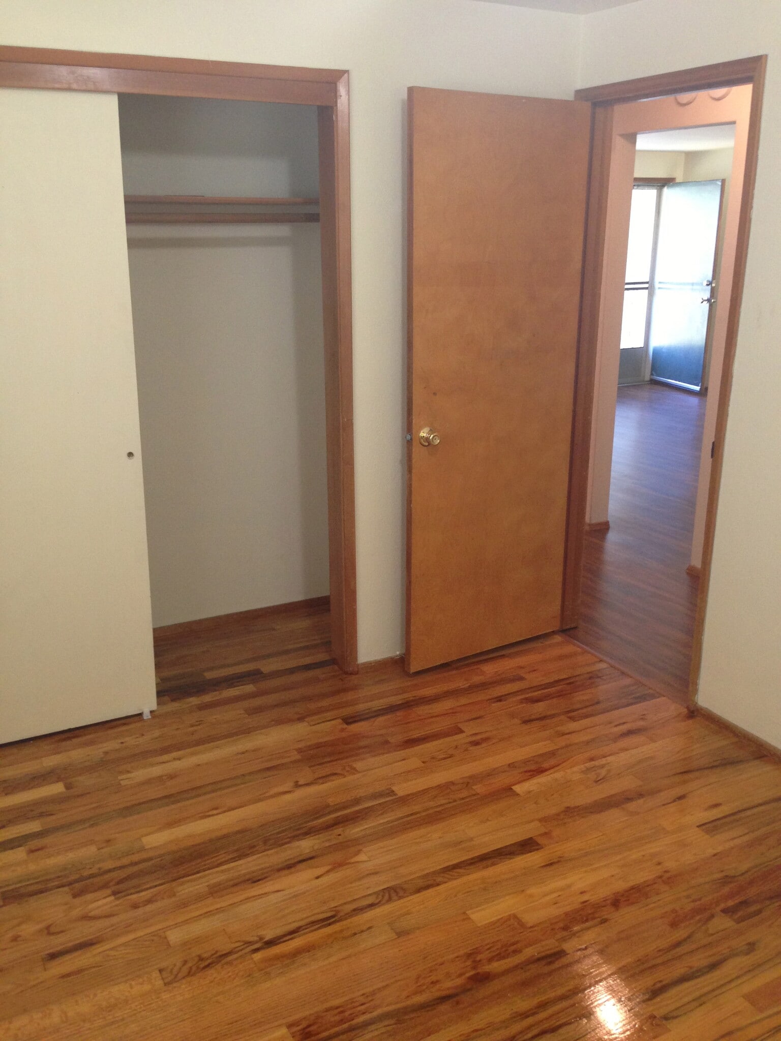 Building Photo - 820 NE Woodcrest Ave